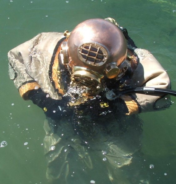 DESCO 29134 Commercial Diving Helmet